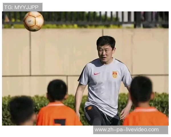 足球先锋引领新时代球员风潮助力中国足球崛起与发展